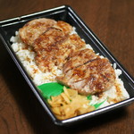ほっともっと - 料理写真:お弁当屋さんのビフテキ重(590円)2017年7月