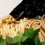 むぎとオリーブ - 縁にある麺を