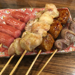 大衆酒場 ビートルマン - 焼き鳥（５本）（ソーセージ、ぼんじり（塩）、つくね（タレ）、ねぎま（塩）、砂ずり）