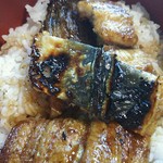 魚信 - 皮部分の焼き上がりもいいですね♪