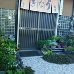 魚信 - 普通の家風ですね(;^_^