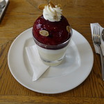 パティスリー・パリセヴェイユ - ペッシェメルバ（1600円）税込