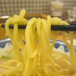 月のうさぎ - とんこつちゃんぽん：麺リフト