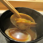 ひらまつ - 赤出汁は浜名湖産特大浅利一丁付け