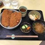 茶房レストラン春夏秋冬 - わらじカツ丼