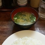 かつれつ四谷たけだ - 自動味噌汁機から出た味噌汁だけど、ウマイ。