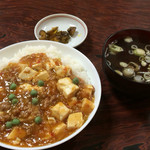 珉珉亭 - 半マーボー丼 500円