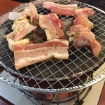 七輪焼肉 安安 - 豚カルビと鶏モモと軟骨（＾∇＾）