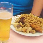 アルセ - 友人は焼きそば、から揚げ、タコ焼き などを中心に食べていました(2017.08.12)