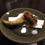 鄙の宿 金宇館 - 甘長？唐辛子の海老真丈詰め　蒟蒻の揚げ物