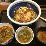 Marugame Seimen - かけうどんの出汁やダイコンおろしで、食べ方色々と！
