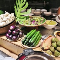 ザ・カフェ - シーフードの他に、野菜や香草が多彩に楽しめる