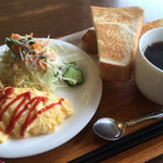 喫茶 愛 - 無農薬コーヒー380円とトースト&スクランブルエッグのモーニング