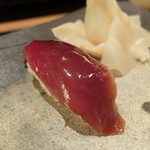 紀文寿司 - 8品め：まぐろ漬け