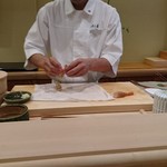 すし善 - 牡丹海老  頼みましたら   しめ  か 活きか   聞かれました 
      活き  お願いしました 
      元気な  牡丹ちゃん  