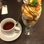 梅田 阪急三番街 リバーカフェ - バラプーアル茶&安納芋のスイートポテトパフェ
