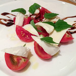 生モッツァレラとこだわりトマトのカプレーゼ