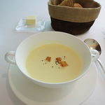 タテル ヨシノ ビズ  - トウモロコシの冷製ポタージュスープ