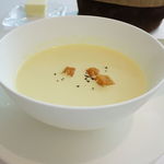 タテル ヨシノ ビズ  - トウモロコシの冷製ポタージュスープ