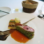 タテル ヨシノ ビズ  - 仔羊背肉のロティ 野菜のバイヤルディー添え