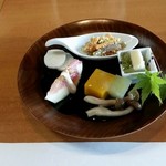 鞍谷 - イチジクなどの旬の野菜を漉して固めたもの