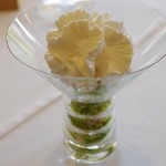 HAGI - 生木葉ファームの空豆、車海老と赤海胆、福島牛コンソメホイップ