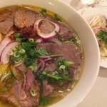 THI THI - レモングラス麺　918円