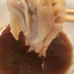 創作麺工房 鳴龍 - つるんとした喉ごしでプリプリの「海老ワンタン」です。