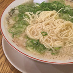 極旨背脂ラーメン 太陽 - 麺アップ  細麺です