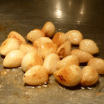 シャカ - ニンニク丸ごとホイル焼き