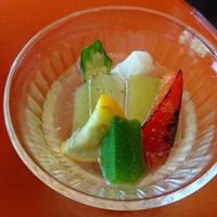とうふ屋うかい 鷺沼店 - 二ツ井豆腐の出汁をかけた夏野菜。冬瓜が美味い！