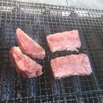 肉の岸沢屋 - 焼きはじめ