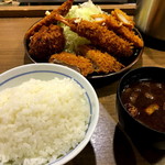 はしや - 盛り合わせ定食（680円）にイカ 、アジフライを追加（各70円）