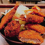 はしや - 盛り合わせ定食（680円）にイカ 、アジフライを追加（各70円）