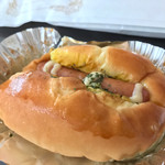 粉とクリーム - 惣菜パソはカレーかウインナーにかぎる。カレーとウインナーのハイブリッド。