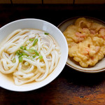 手打うどん 松岡 - かけそのままとかき揚げ
