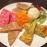 串焼きとだしカレー。 マカト 泉崎店