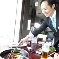 叙々苑 恵比寿ガーデンプレイス店 - 藤田マネージャーの接客姿勢は、素晴らしい