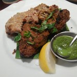 タンドールバル カマルプール - ラムミックス（ラムのクミン焼き２個、王様ラム２個）1180円　ラムのクミン焼き側