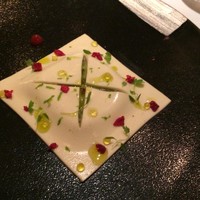 レ セゾン - 彩りよく飾り付けした毛蟹の一皿