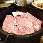肉の杉本 味散歩 - 鉄鍋にお肉
