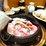 肉の杉本 味散歩 - お醤油を入れて