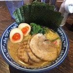麺屋　武士道 - 「特製」濃厚豚骨醤油ラーメン896円