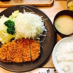 とんかつ 井泉 - 井泉ロースかつ定食の別角度