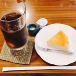 Jika Bai Senko Hitakachiho - アイス珈琲470円 & チーズケーキ330円
                        セットで100円引    計700円