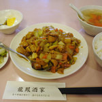 中華料理 龍鳳酒家 - ランチの、鶏肉のカレー炒め（名前はうろ覚え）
