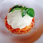 Cafe&Dining  Pippino - トマトとモッツァレラチーズ(夜のメニュー）