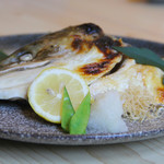 翰道TAO - なぜか重慶にはサーモン兜焼きがある