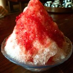 甘酒茶屋 - つぶつぶ苺かき氷 700円