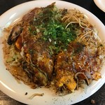 好味亭 - 肉・玉子・そば・牡蠣入りお好み焼き